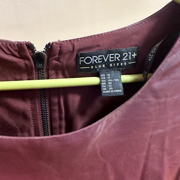 Faux Leather burgundy T-shirt - Picture 2 of 7